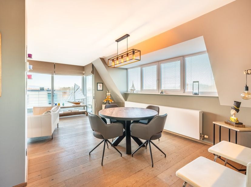 Sint-Idesbald – Residentie Noor | Uitzonderlijk appartement met karakter<br />
<br />
Ontdek dit prachtige appartement op de derde verdieping van de s