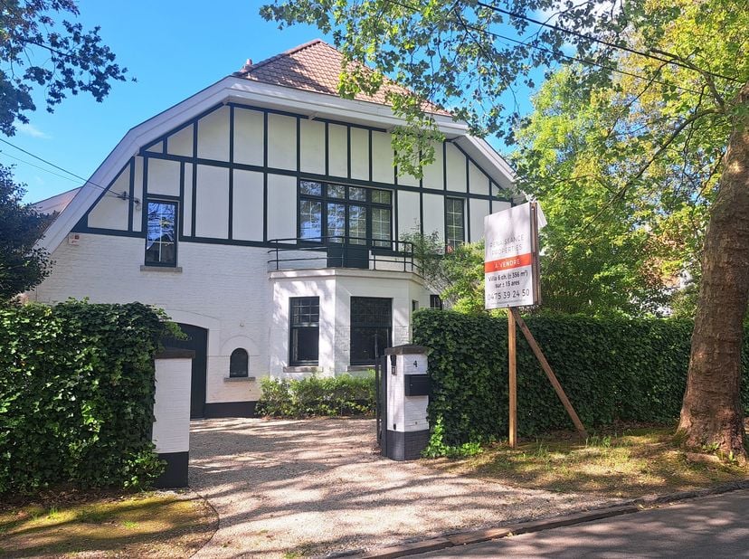 ✓ Éléments favorables :<br />
<br />
- propriété de charme &amp;amp; de caractère très appréciée<br />
- région à valeur immobilière élevée (Brabant Wallo