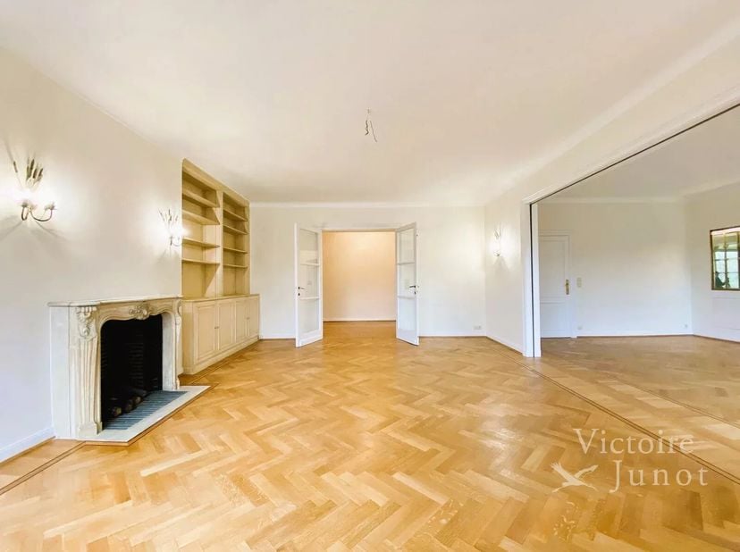 Voorgesteld door Zinchenko Maia : zinchenko.maia@victoire.be 0495 79 78 58<br />
Victoire Junot biedt aan : SQUARE VERGOTE - Prachtig appartement van