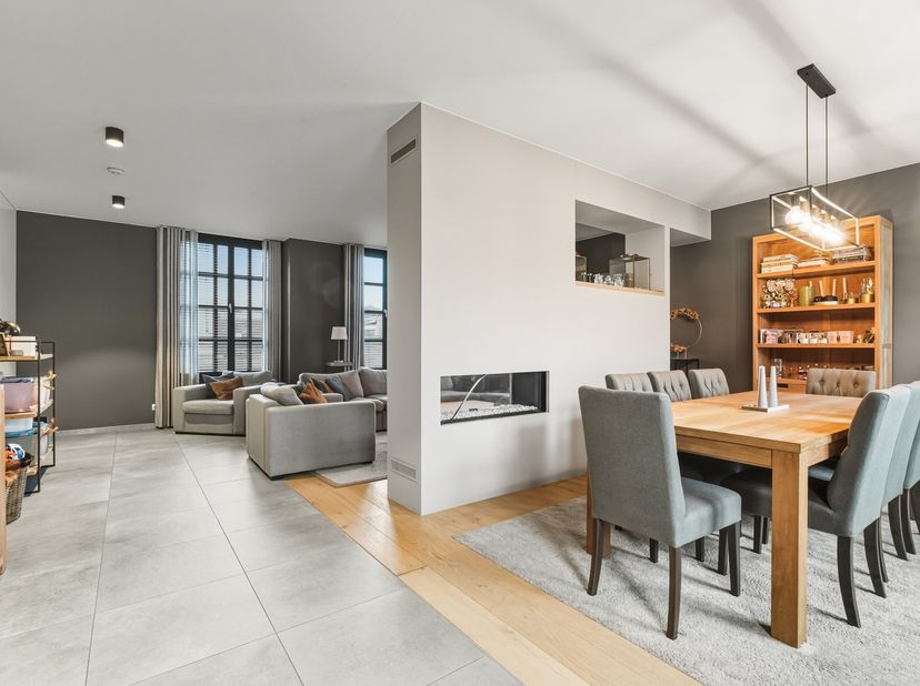 BEZOEKMOMENT ZAT. 30/05 van 13u30-15u30!<br />
<br />
Deze STATIGE gezinswoning, met een BEWOONBARE OPPERVLAKTE van liefst 329m², is gelegen PAL in he
