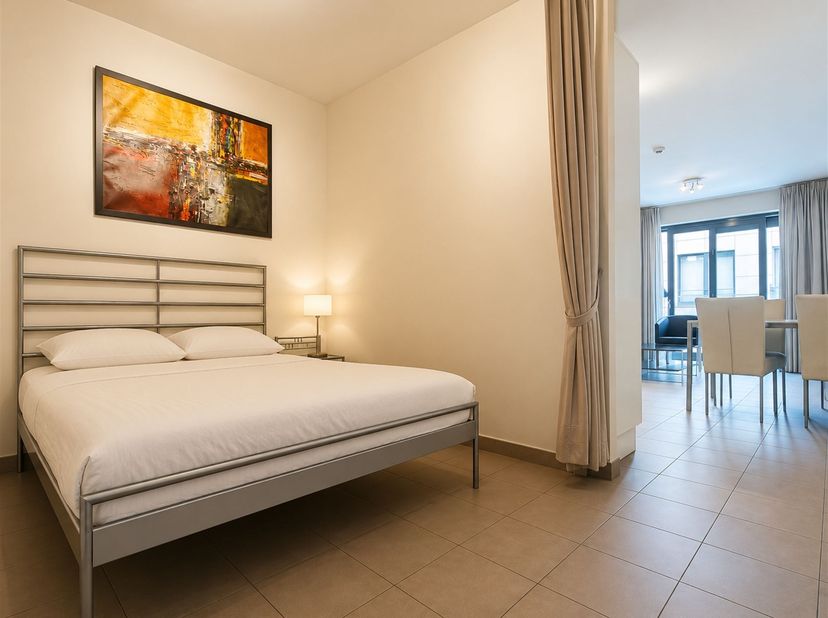 Au coeur du Jardin Botanique Charmant appartement une chambre meublé de +/- 50 m² avec balcon situé au 3ème étage d'un immeuble de 8 étages composé co