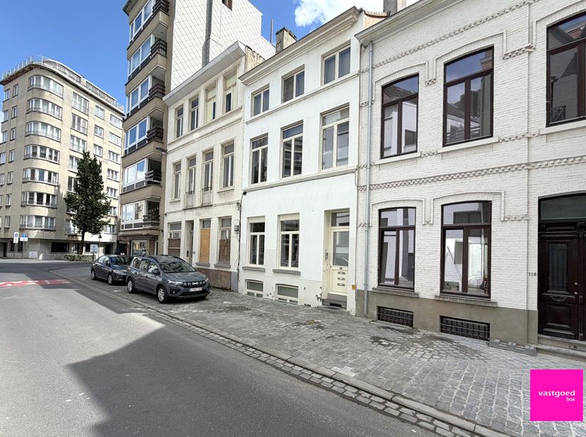 Voor dit appartement wordt er gewerkt met een vast bezoekmoment. Wenst u een afspraak op de bezoekdag? Gelieve het adres van het pand, uw naam en tele