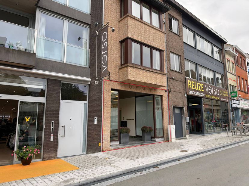 Bien professionnel à louer à Grote Markt 6,
                    8870 Izegem