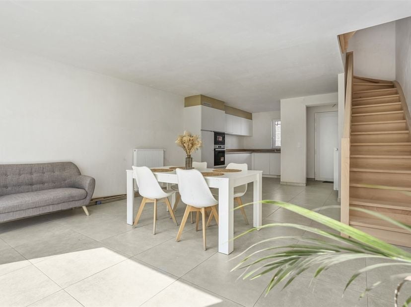 Lumineuse nouvelle construction en plein coeur du centre-ville avec 3 chambres et jardin - <br />
Reste une maison disponible à la vente - <br />
Re