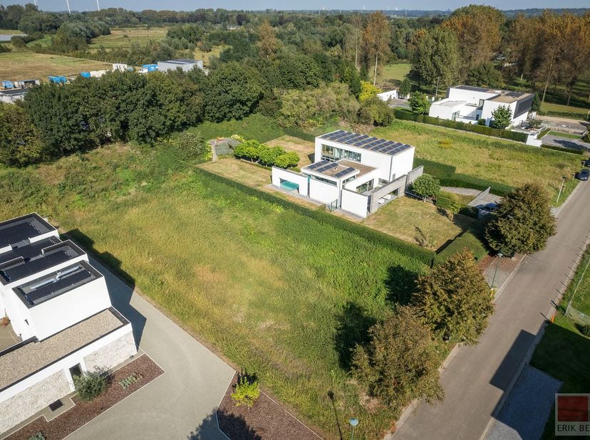 Exclusief bouwperceel van 2.149 m2 in het charmante Oud-Rekem – slechts enkele minuten van Maastricht!<br />
<br />
Bekijk de video via volgende link: