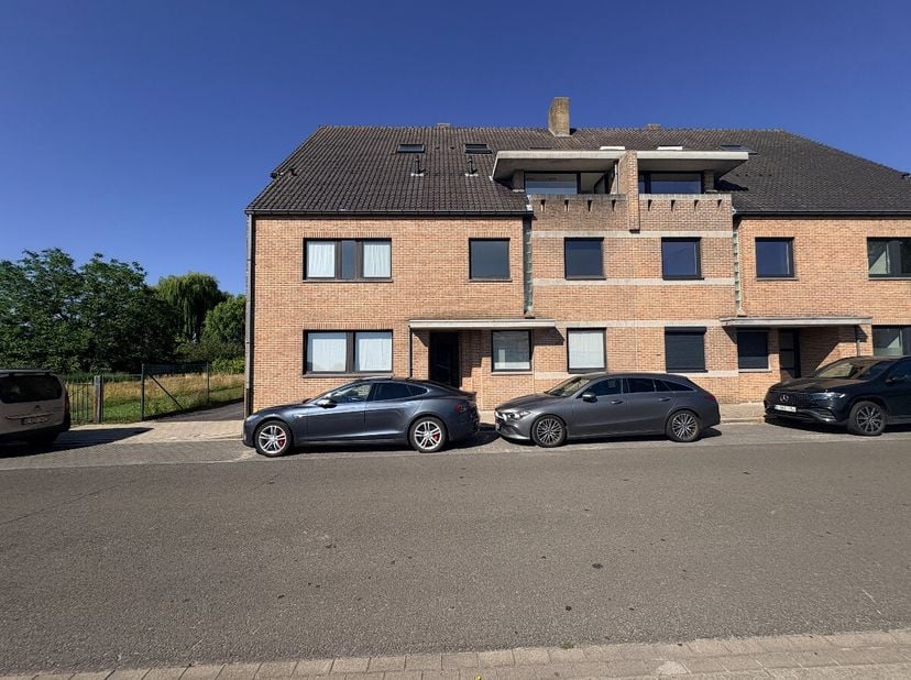 rendement net de 3,40% - 5 appartements avec garages à vendreCes 5 appartements son à vendre intégral. Chaque appartement etait complètement rénové. L