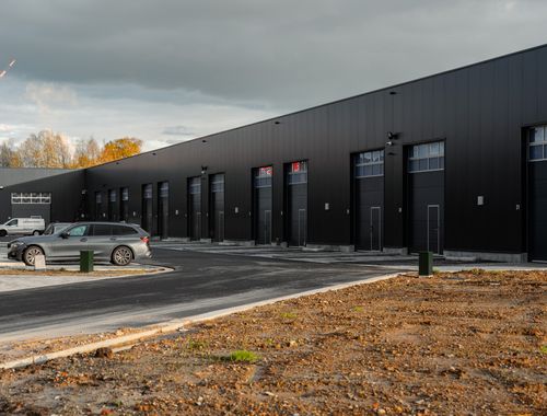                                         Bâtiment d’entreprise à louer à Roeselare, € 527
