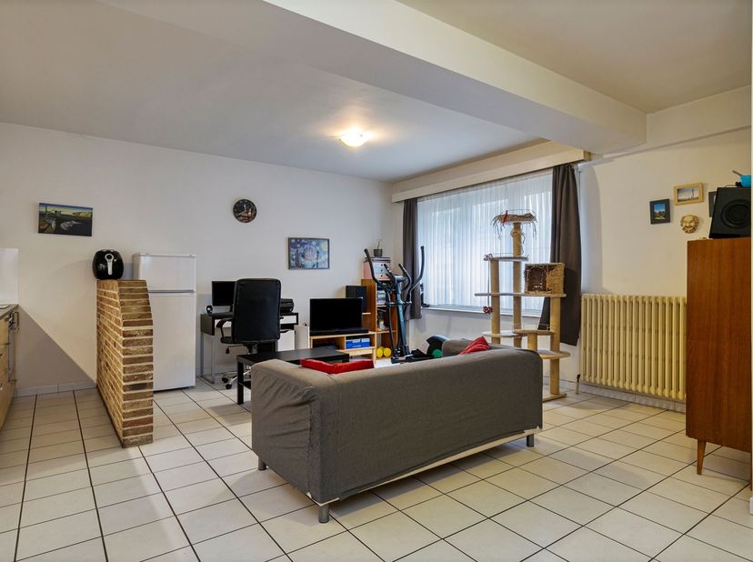 Gelijkvloers appartement met parking!<br />
 <br />
 <br />
OPGELET: bestemming momenteel niet vergund als ééngezinswoning<br />
Voor meer info:ne