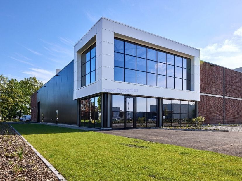 Bien professionnel à vendre
                    à 3500 Hasselt