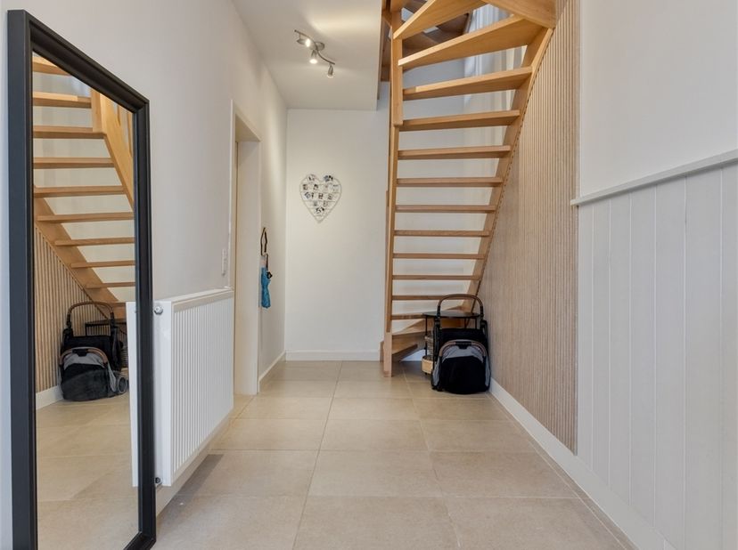 Ben je op zoek naar een instapklare moderne en lichte woning met 3 ruime slaapkamers en EPC A? Dan heeft dit pand alles wat je kan dromen.Deze typisch