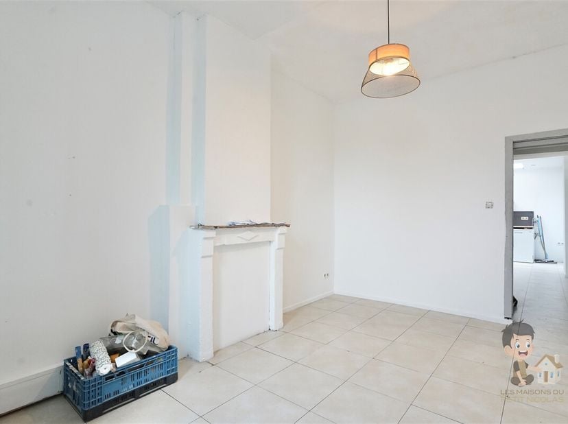 Maison 2 façades sur Gosselies  Proche de toutes commodités - Sans extérieur<br />
 Superficie habitable : 84 m²<br />
 Superficie du living : 13 m²<b