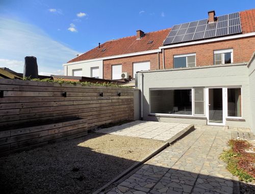                                         Maison à louer à Sint-Eloois-Winkel, € 850
