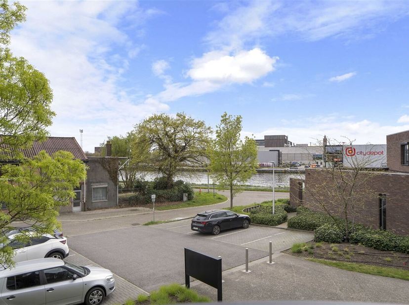 TE KOOP: Stijlvol appartement met zuidgericht terras én kanaalzicht in Hasselt!<br />
Welkom in oHase, een unieke woonomgeving in de Frans Tempelsstra