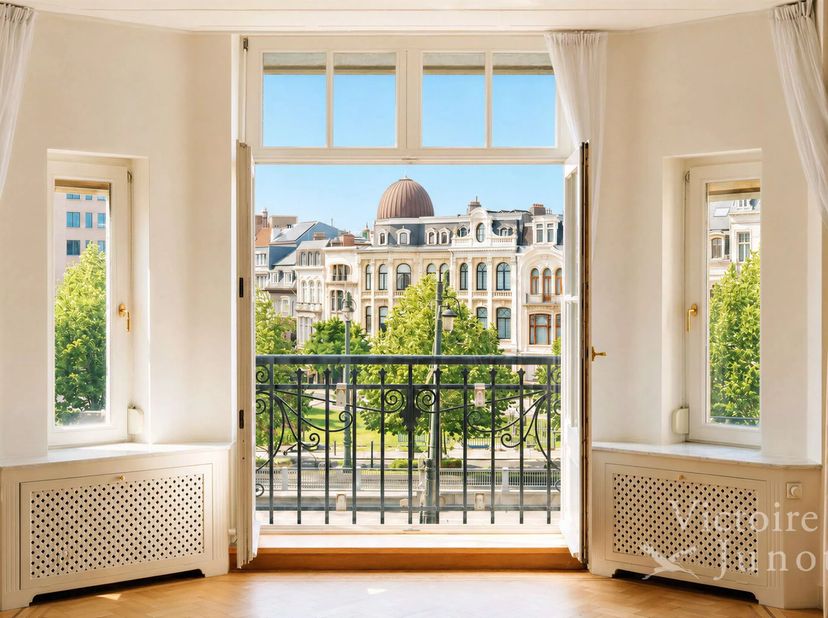 Pand voorgesteld door Carla Rodriguez : 0494 07 97 54 / carla.rodriguez@victoire.be<br />
Victoire Junot biedt u dit mooie appartement met 4 slaapkame