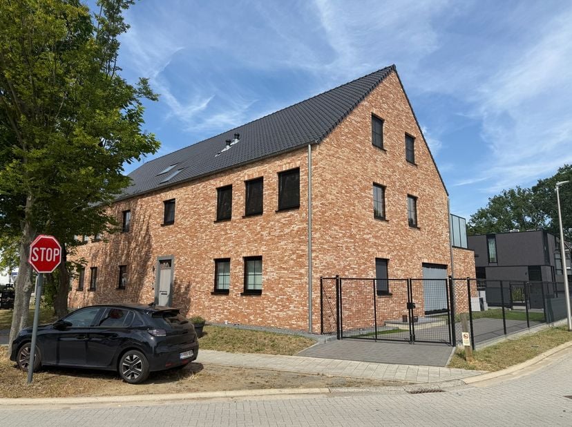 TE HUUR: Schitterend, energiezuinig nieuwbouw gelijkvloers appartement met tuin in Kwaadmechelen.&amp;nbsp;<br />
Bent u op zoek naar een modern, instapkl