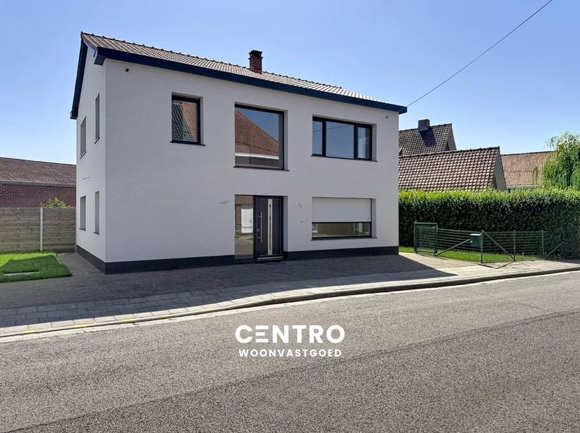 Volledig gerenoveerde gezinswoning met 4 slaapkamers, ZUIDgerichte tuin en ruime garagebox te Staden!<br />
<br />
Op een vlot bereikbare locatie in S