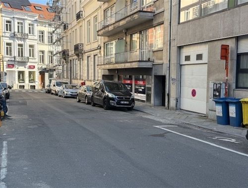                                         Staanplaats te koop in Elsene, € 22.000
