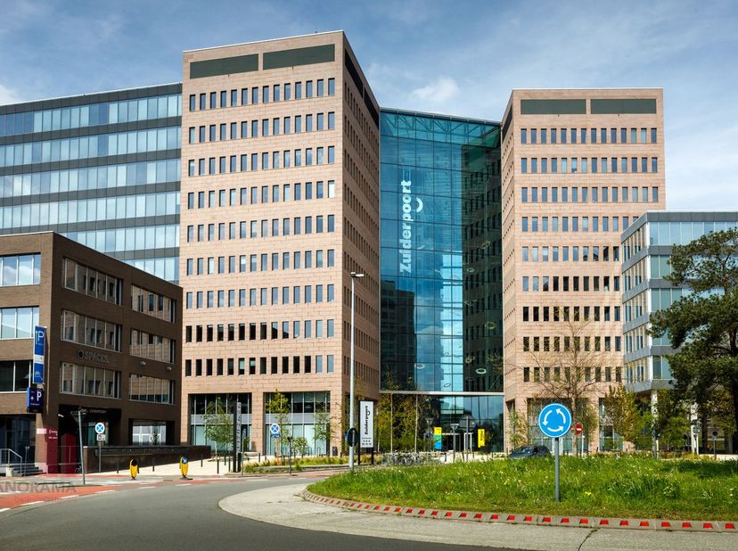 Fantastisch gelegen kantoren te huur, perfect gelegen nabij het centrum Gent Zuid en vlakbij de op- en afritten van de E17.<br />
<br />
De kantoorrui