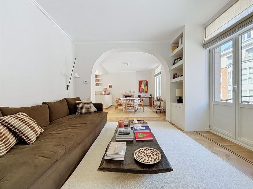 Wijk Winston Churchill - Prachtig gemeubileerd appartement met twee slaapkamers en een eigen terras, als volgt ingedeeld: Op de 1e verdieping / 3 verd