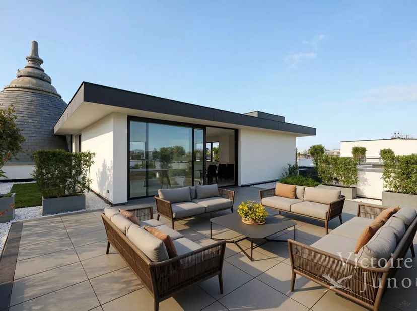 Goed gepresenteerd door Yanis Morsa: 0487 71 46 10 / yanis.morsa@victoire.be<br />
Victoire Junot stelt u dit uitzonderlijke duplex-penthouse van ±515