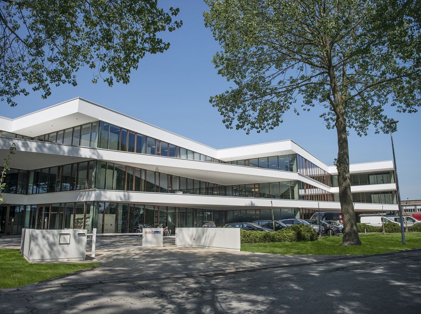 Bureau ultramoderne de 200 m², prêt à emménager, avec parking et salles de réunion.<br />
<br />
Vous recherchez un espace de travail professionnel et