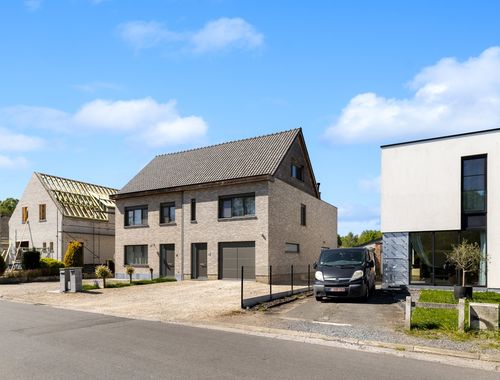                                         Bel-étage à vendre à Wetteren, € 438.000
