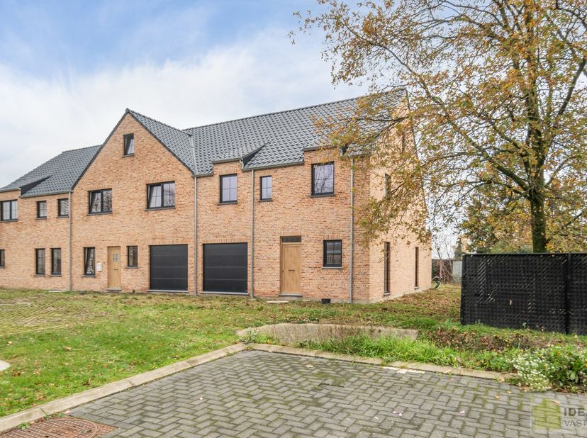 PRACHTIGE NIEUWBOUWWONING (GRONDAANDEEL €116.000,00 + 12% REGISTRATIERECHTEN EN CONSTRUCTIE € 277.000,00 + 21% BTW) MET EEN HEERLIJK LICHTRIJKE WOONKA