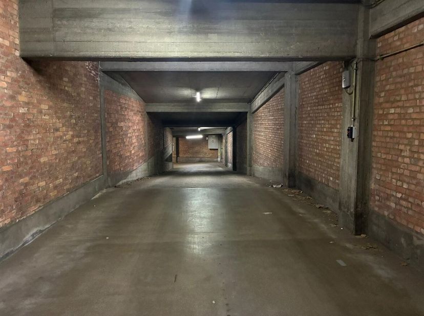 Autostaanplaats te huur op toplocatie aan de Britselei!<br />
Deze ondergrondse autostaanplaats is uitstekend gelegen in een rustige zijstraat van de