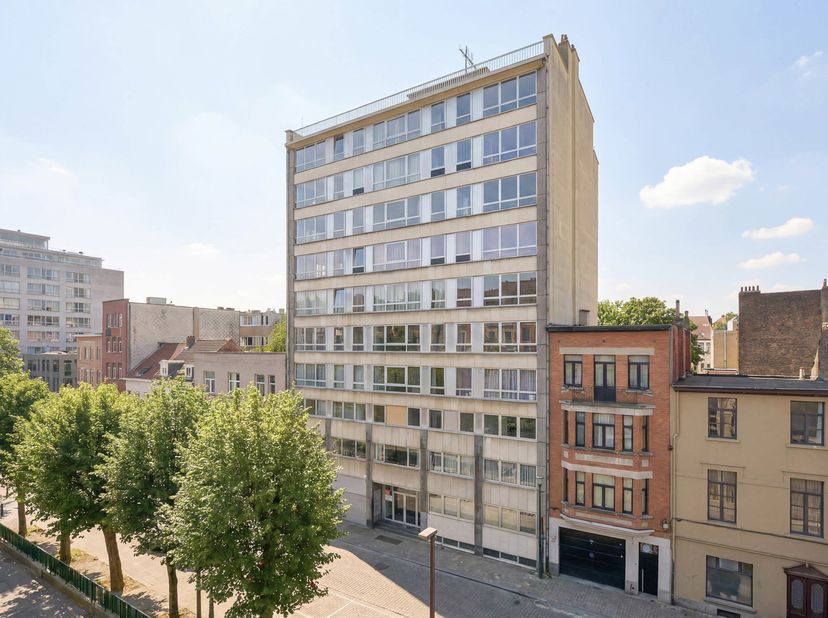 Maxime Real Estate stelt u dit 3 slaapkamer appartment in perfecte staat voor.<br />
Gelegen in hartje Brussel, vlakbij het Sint-Katelijneplein/Vismar