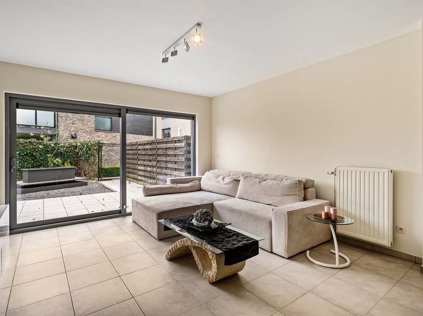 Gelegen in het hart van Tielt-Winge, in het groene Hageland, geniet dit appartement van een rustige ligging met tal van wandel- en fietsmogelijkheden.