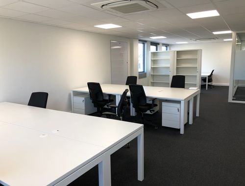                                         Bureaux à louer à Lochristi, € 1.800
