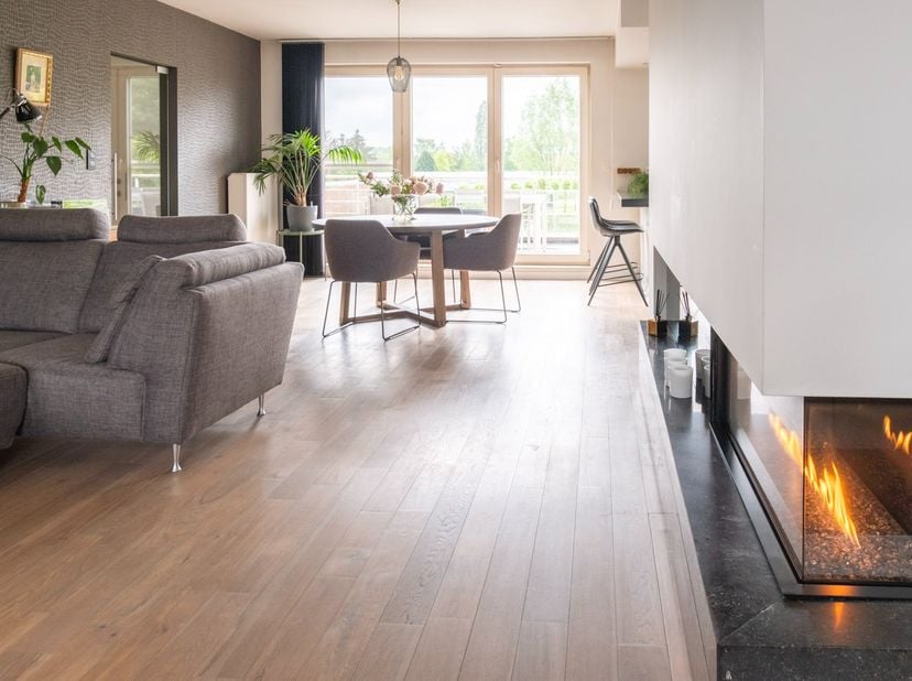 Wonen als in een huis, met alle comfort van een appartement en het vakantiegevoel van een zwembad in eigen omgeving.<br />
<br />
In de gegeerde Raper