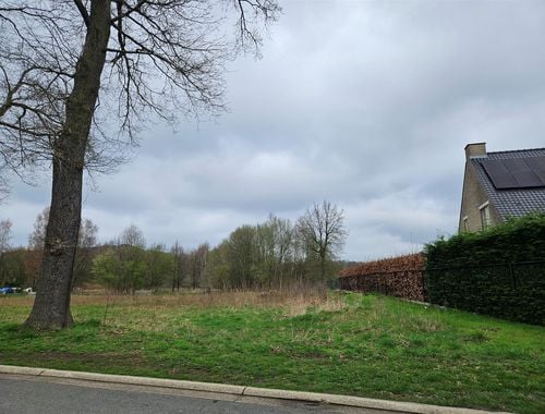                                         Terrain à bâtir à vendre à As, € 135.000
