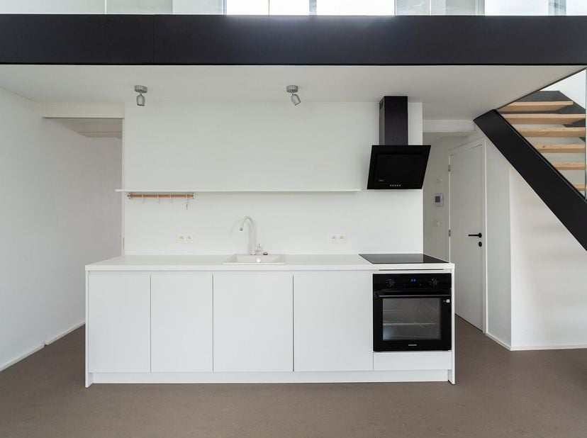 Dit recent gerenoveerde duplex appartement is gelegen op de 3e verdieping.<br />
Het is een 1-slaapkamer appartement met een terras van +/-7m² en een