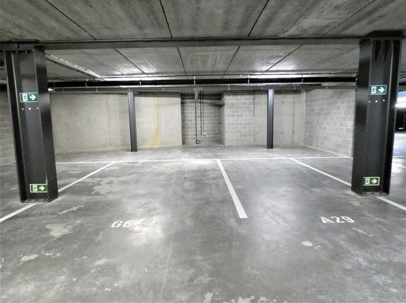 Parking souterrain dans un endroit central<br />
39 places disponibles !