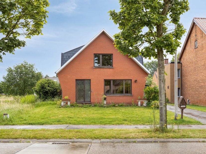 TE RENOVEREN WONING (OB) MET 3 SLAAPKAMERS, ZONNEPANELEN EN VRIJSTAANDE GARAGE OP ZUIDOOST GERICHT PERCEEL VAN 8A45CA TE SPALBEEK (HASSELT) ! <br />
W