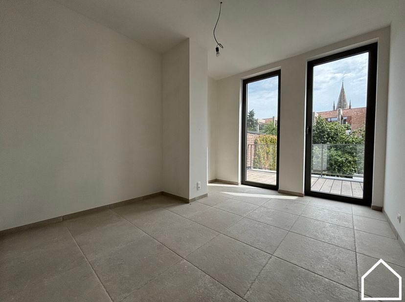 Appartement 0101 is gelegen op de eerste verdieping van Residentie Melrose Place en heeft een totale oppervlakte van 92 m². Met daarbij een noord-oost