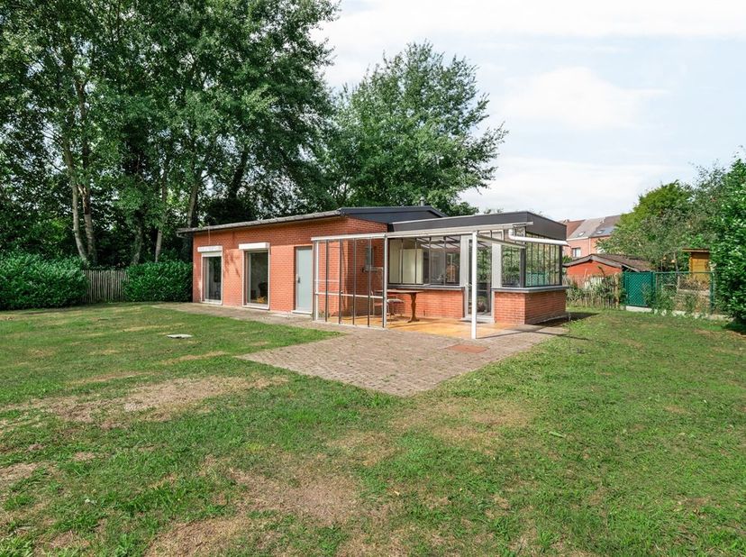 Een perceel tuin met werkplaats, geen domicilie mogelijk!!!<br />
Dit perceel grond is gelegen in een rustige, charmante straat net buiten het histori