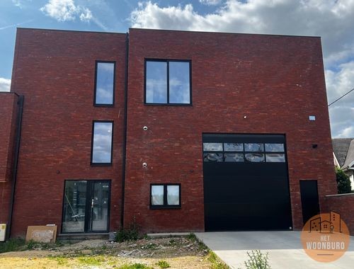                                         Kantoor te huur in Sint-Kwintens-Lennik, € 3.000
