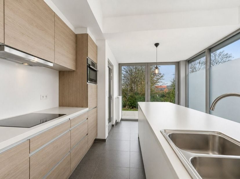 Te koop: instapklaar modern duplexappartement met 2 slaapkamers en 2 badkamers in het centrum van Poperinge (mogelijkheid tot aankoop staanplaats) Op