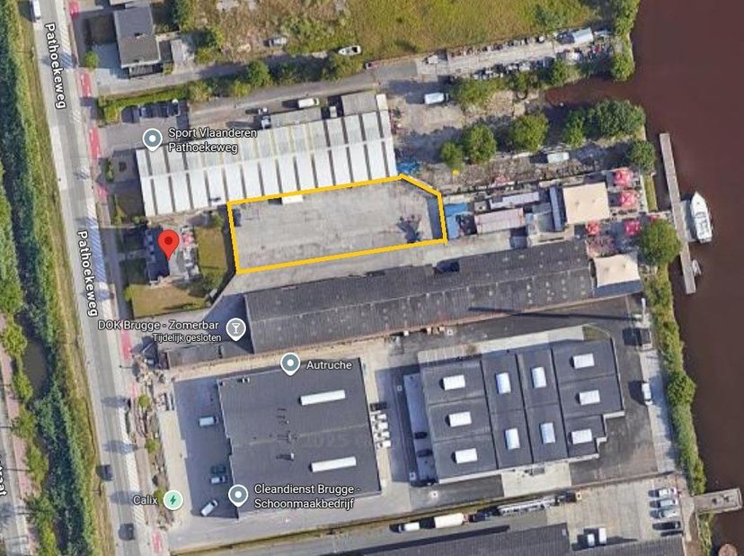 Benaderende OPPERVLAKTE:<br />
20m x 50m of 1.000m²<br />
<br />
BESTEMMING:&amp;nbsp;&amp;nbsp;buitenopslag van allerhande materiaal, goederen, vrachtwagens,