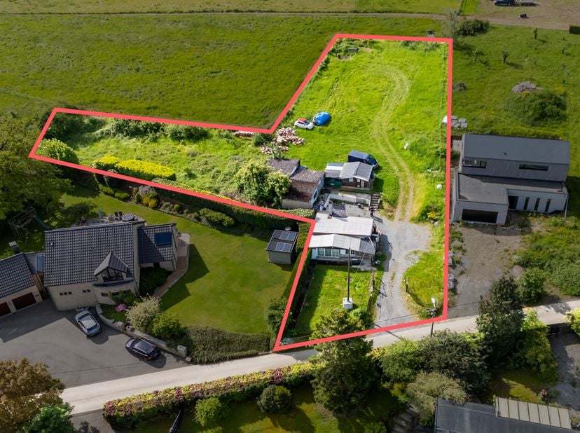 EasyHome vous propose ce magnifique terrain à bâtir de 2.895 m², idéalement situé à Aywaille, dans une rue calme et peu fréquentée. Un emplacement pri