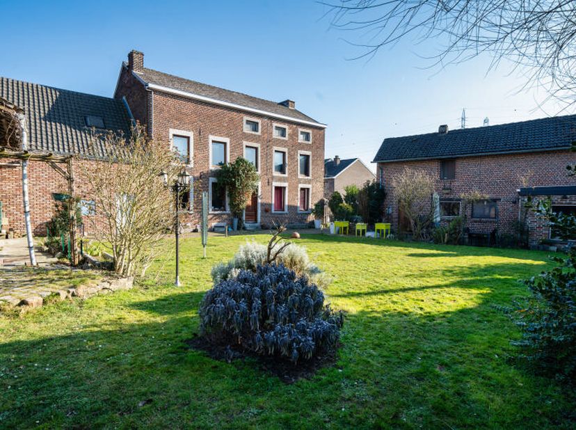 Huis te koop in Rue Paradis, 6 bus et 6+,
                    4600 Lixhe