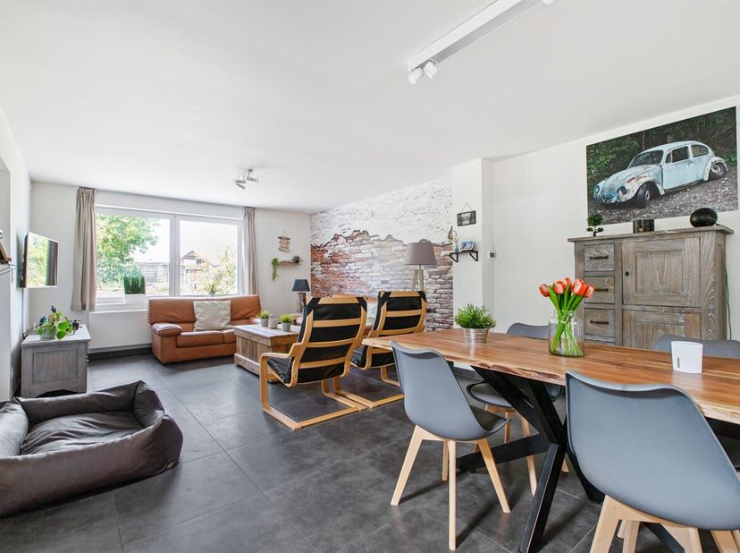 Instapklare open bebouwing met 2 slaapkamers, EPC C en geen renovatieverplichting, rustig gelegen aan de Oplinterstraat 62 in Linter. Deze verzorgde e