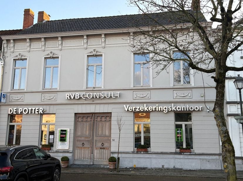 Instapklare en functionele kantoorruimte te huur in Wakken, ideaal voor vrije beroepen, consultancy, verzekeringen, boekhouding of andere administrati
