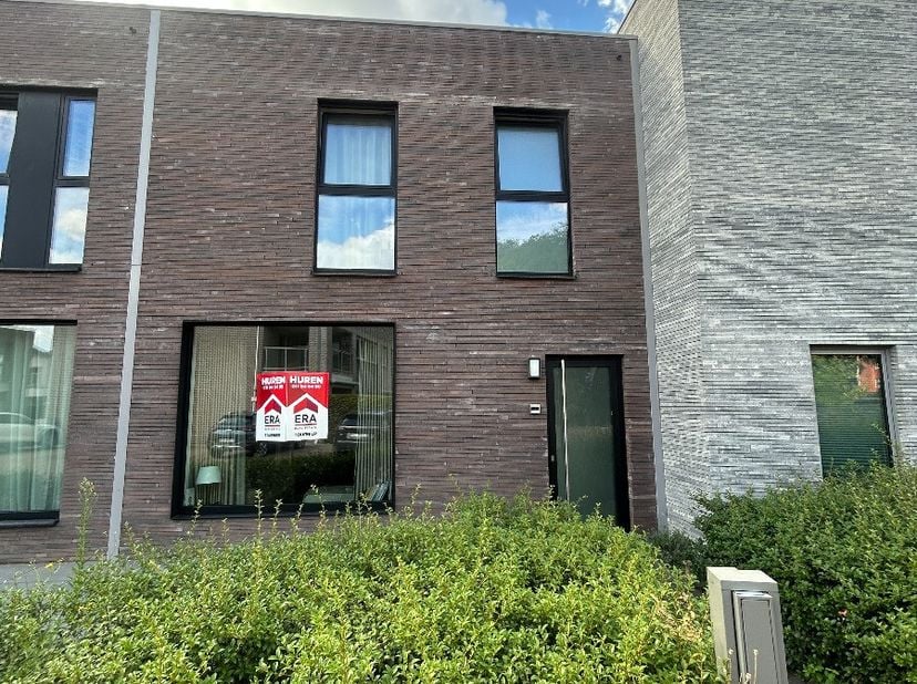 BEN-woning te centrum Pelt met 3 slaapkamers:NieuwbouwwoningE-peil: 18WarmtepompZonnepanelenAirconditioningMogelijkheid laadpaal voor autoTerrasOnderg