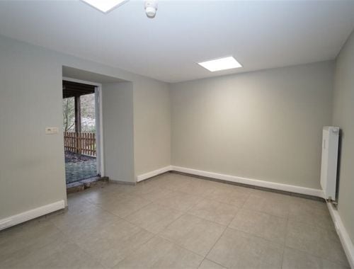                                         Bureaux à louer à Aywaille, € 300
