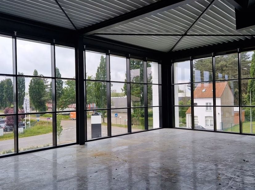 Bien professionnel à vendre
                    à 3500 Hasselt