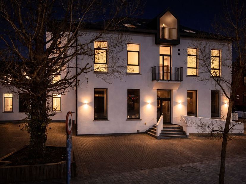 Stijlvol en volledig gerenoveerde penthouse (120 m²) op topligging.<br />
Deze prachtige penthouse is gelegen op een uitstekende locatie langs de Izeg