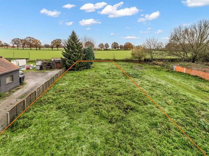 Goed gelegen bouwgrond van 749m2 voor open bebouwing<br />
<br />
Belangrijkste troeven:<br />
- Ideale ligging: goede bereikbaarheid gecombineerd
